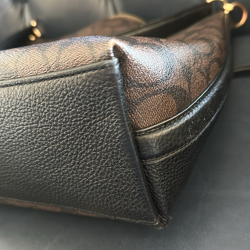 Coach Signature Bag - Picture 7 of 14